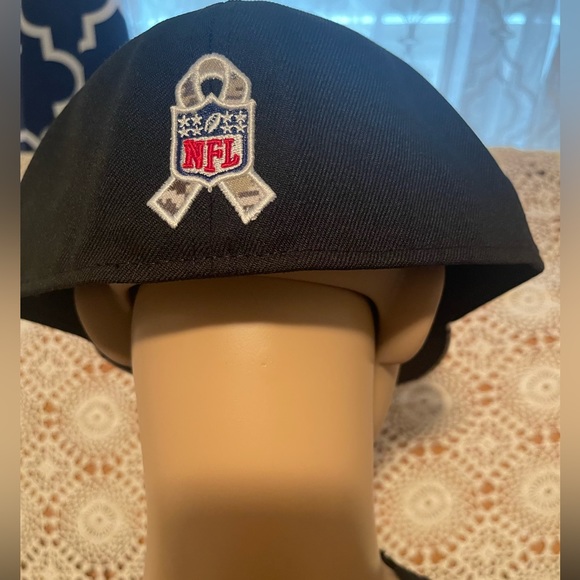 NWT Denver Broncos Hat
New Era
Size 8
NFL - Picture 3 of 4